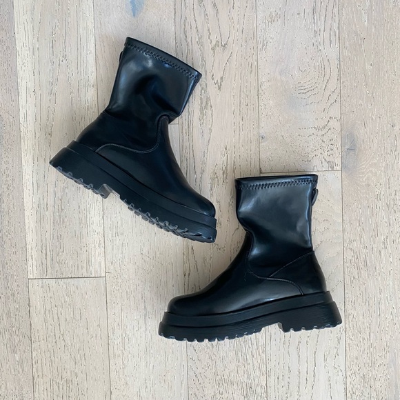 new 🖤 SHEIN Black Lug Sole Chunky PU Leather Boots - Picture 4 of 10